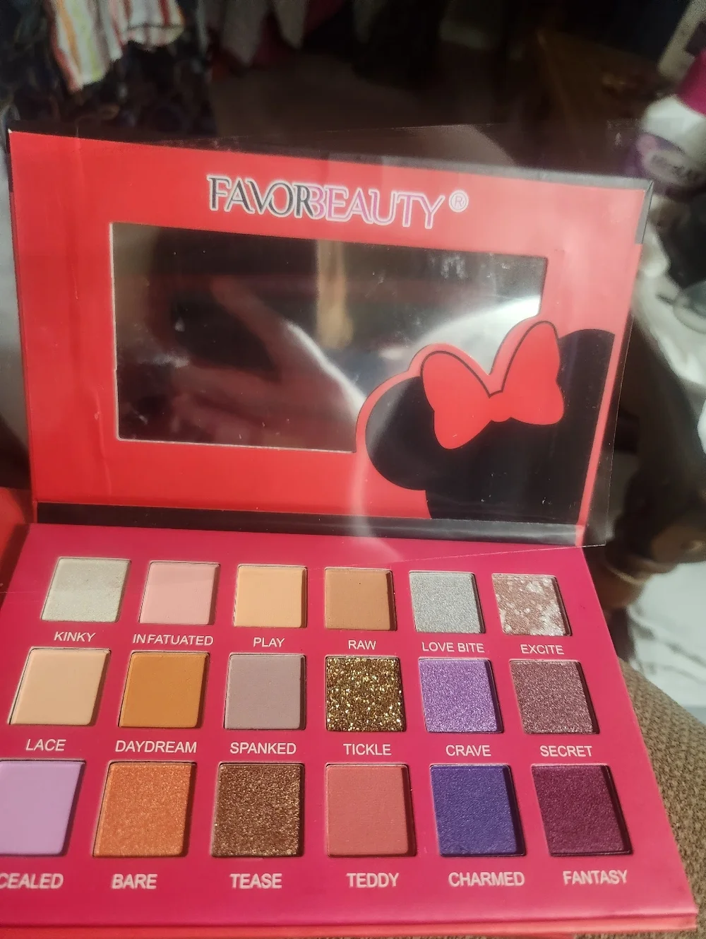 FavorBeauty Eyeshadow Palette